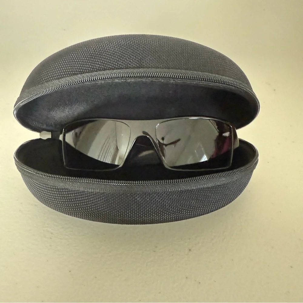 OAKLEY GASCAN Sunglasses Polished Black with Grey Lens 60mm 03-471 Includes Case